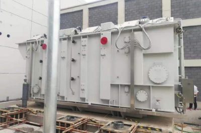 萬年橋220kV變電站工程主變上臺(tái)