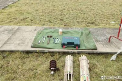 110千伏黃陂橋變開(kāi)展#2電容器刀閘瓷瓶更換工作