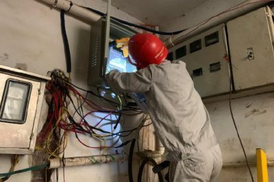 衡東縣供電公司更換故障燒壞表計(jì)兩塊，確保計(jì)量抄表準(zhǔn)確無(wú)誤