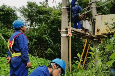 漢中供電公司排查轄區(qū)內(nèi)的變電站、輸電線路、供電設(shè)施