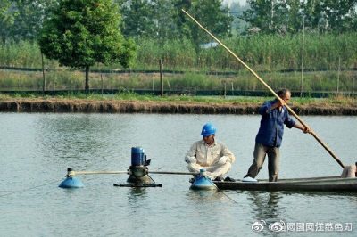 前鋒鎮(zhèn)供電所帶工具到養(yǎng)殖戶家?guī)椭渑懦龣C器故障，受到養(yǎng)殖戶的感謝