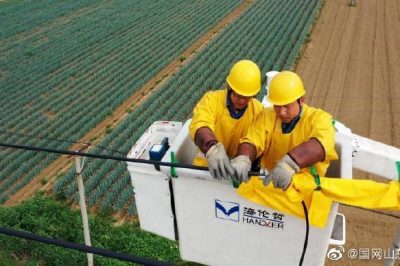 加裝分界開(kāi)關(guān)帶電接火作業(yè) 助力用戶(hù)增容