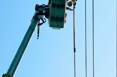 10千伏徐山斗線西范莊支線55號桿帶電T接?xùn)|關(guān)莊南臺，消除線路供電隱患