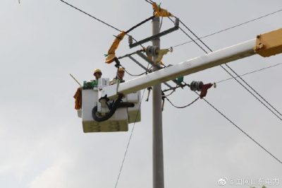 10千伏宋家線104號(hào)桿設(shè)備線夾發(fā)熱故障，無(wú)棣縣供電公司更換線路老舊零件