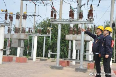 運(yùn)維人員對(duì)變電站設(shè)備進(jìn)行巡視檢查，對(duì)重點(diǎn)設(shè)備開(kāi)展紅外測(cè)溫