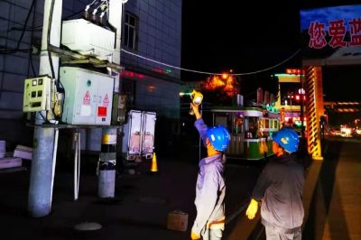 內(nèi)丘縣供電公司對(duì)轄區(qū)內(nèi)配電變壓器、高低壓線路進(jìn)行紅外測(cè)溫