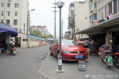 “假”電桿漏電 “真”供電排險–修復(fù)漏電路燈