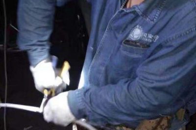 西安供電公司增援搶修因過(guò)負(fù)荷桿上出線燒斷，及時(shí)恢復(fù)供電