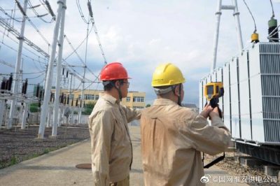 盱眙縣供電公司110千伏梁營變電站進(jìn)行巡視、測溫