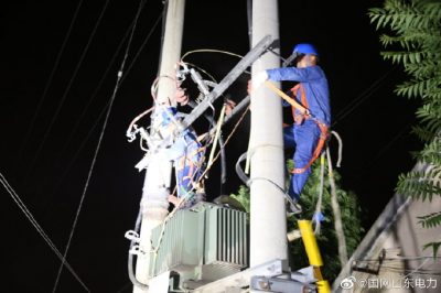 平邑縣供電公司更換高壓電纜、低壓出線等措施進行公變重負荷改造