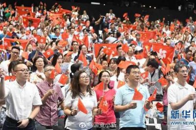 “香港，拉緊我的手！”