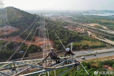 電力“攀登者”，悠悠戰(zhàn)秋涼