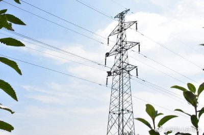 110千伏平北II線(xiàn)進(jìn)行全線(xiàn)線(xiàn)路清掃檢修 加裝防鳥(niǎo)刺