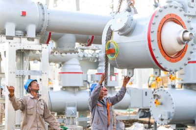 500千伏天津寶坻渠陽變電站安裝500千伏HGIS電壓互感器