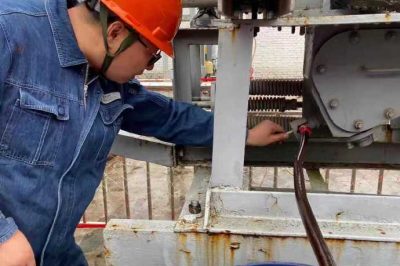 110千伏融冰變電站3501開關進行檢修工作