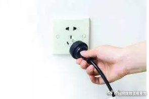 拔插座用左手還是右手？有區(qū)別嗎？