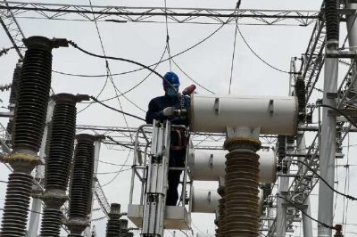 更換開關(guān)線夾  更改保護定值   檢查二次回路