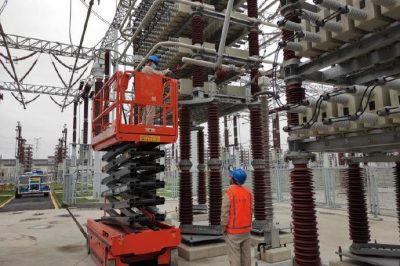 800千伏泰州換流站內(nèi)開(kāi)展年度檢修工作