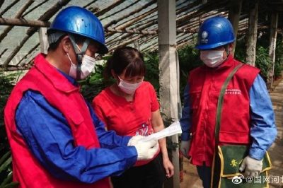 “大姐，大棚中老舊的線路千萬不要觸摸