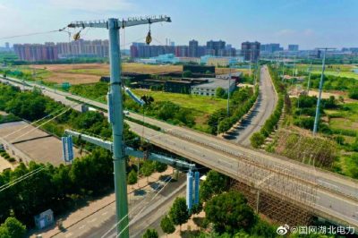 遷改線路，為重點企業(yè)擴建讓道