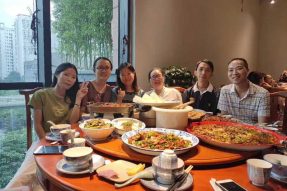 端午節(jié)前夕員工聚餐 端午節(jié)前夕員工聚餐