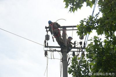 更換絕緣導線，安裝智能開關和斷路器