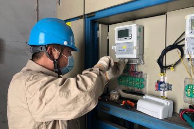 迅速裝表接電，保證工棚用電