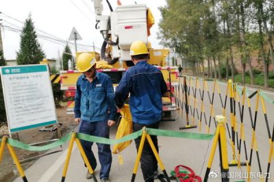 在10千伏孝營(yíng)線3號(hào)桿帶負(fù)荷安裝跌落式熔斷器