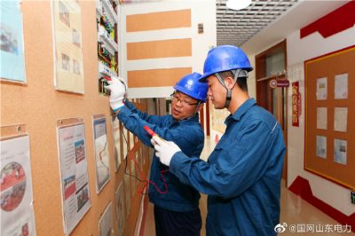 重點對校園內(nèi)變壓器、表箱、開關(guān)等設備進行調(diào)試和測溫