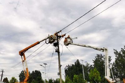 對10千伏邊北線3號桿開展帶電作業(yè)