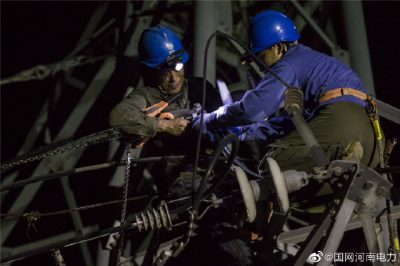 4條線路進(jìn)行集中消缺維護(hù)，更換耐張線夾12只、鍍鋅端子33個(gè)
