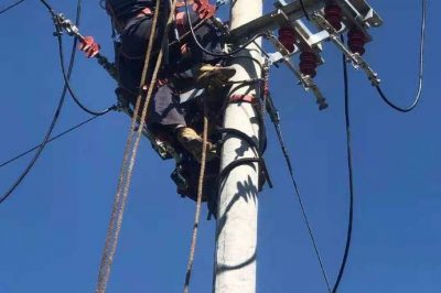 對(duì)10千伏創(chuàng)業(yè)線0453路夏家莊村進(jìn)行“煤改電”改造工程