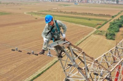 主網(wǎng)“修補(bǔ)匠”，為線路設(shè)備披上“防塵衣”