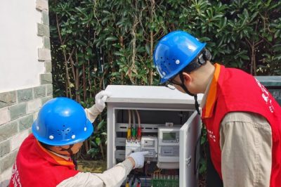 開(kāi)展供電設(shè)備巡視??力?！半p節(jié)”用電安全