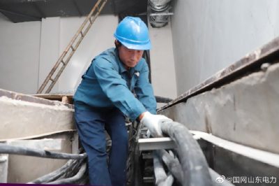 鋪設(shè)高壓電纜2300米，低壓電纜1100米