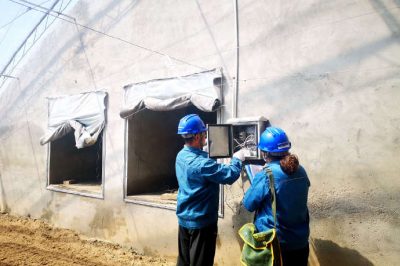 對12座大棚供電臺區(qū)線路、用戶側(cè)農(nóng)灌設(shè)備、配電箱等進(jìn)行安全用電“體檢”