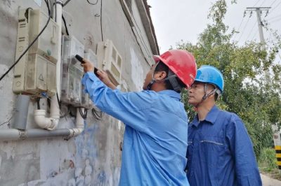 國(guó)網(wǎng)平鄉(xiāng)縣供電公司員工進(jìn)村入戶開展秋季安全用電檢查