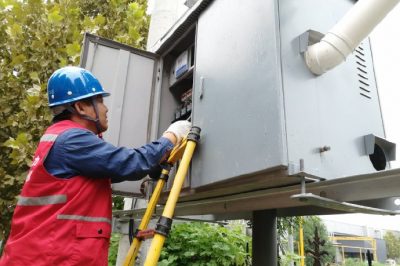 對(duì)張莊村電表接線、表計(jì)安裝、關(guān)口表線路、低壓側(cè)開關(guān)等進(jìn)行檢查