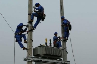 國網(wǎng)無極縣供電公司簡化流程、提速進度，確保企業(yè)盡早用電