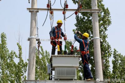 對(duì)轄區(qū)10千伏線路、配電臺(tái)區(qū)設(shè)備進(jìn)行巡視消缺