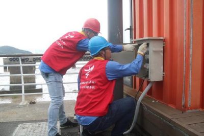 對周邊臺區(qū)各處電力設(shè)備以及周邊各大冷庫、制冰廠進行全方位檢查