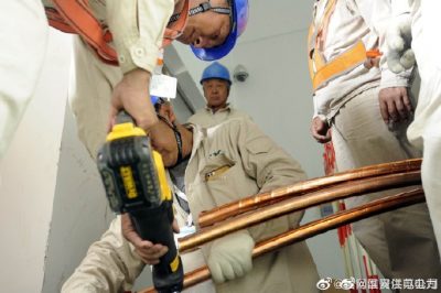 新上的10千伏2號電容器并開關(guān)進行電纜切割