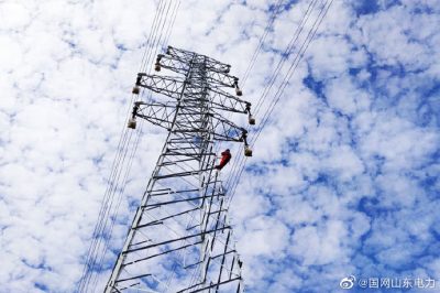 在110千伏上林送出工程D18、D19號(hào)段進(jìn)行附件安裝