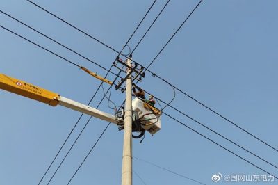 在10千伏餐具線4號桿處帶負(fù)荷更換智能化線路開關(guān)一臺