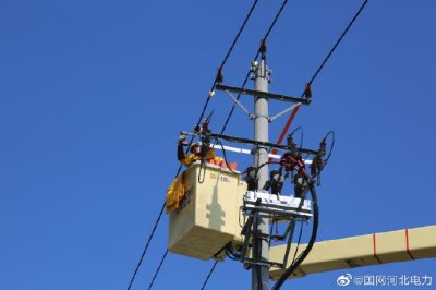 對(duì)10千伏西欒村線0858路開展帶電接引