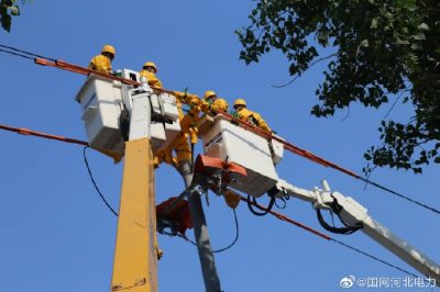 10千伏077西流線線開展帶電作業(yè)