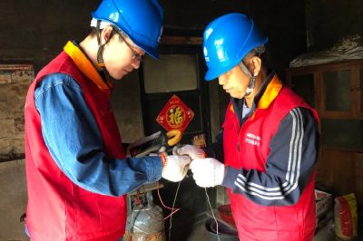 優(yōu)化服務(wù)在基層，“上門服務(wù)”送溫暖。