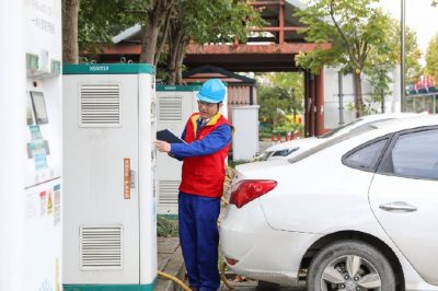 對蕭山區(qū)湘湖路老虎洞新能源充電站進行巡視檢查