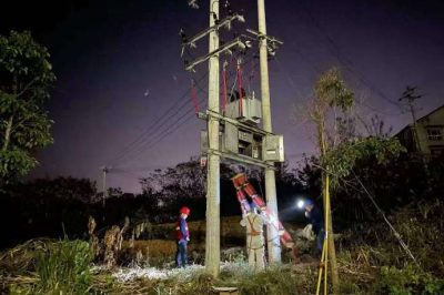 供電所組織人員上門查勘，搶修