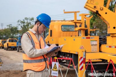 完成10千伏藍(lán)霞線、10千伏秣吉線等三條線路的桿線下地工作